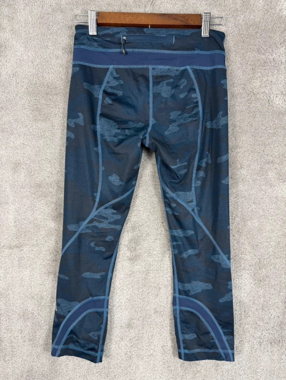 Lululemon Run: Inspire Crop II Size 6 in Lotus Camo Oil Slick Blue